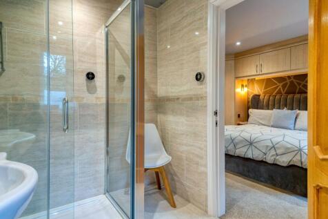 Principal Bedroom with En Suite