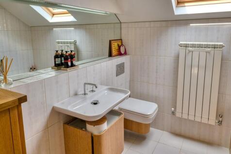 Principal En Suite Bathroom