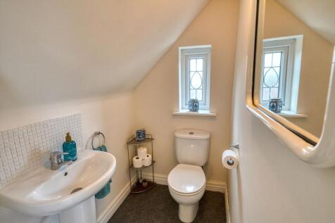 Bedroom Five Ensuite wc