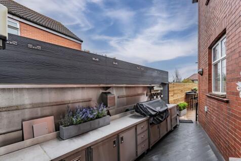 Outdoor Kitchen