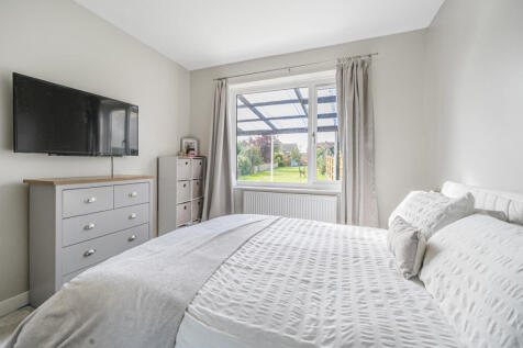 1356927-4-68d1a16...