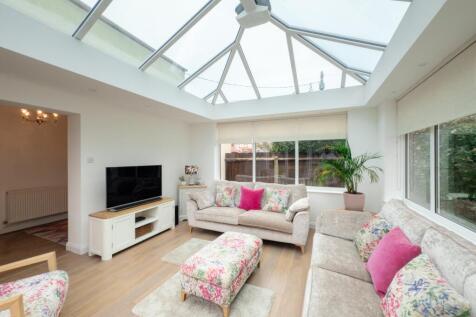 20250117110248 - IMG_2849 - 60 brook lane, IP11 7L