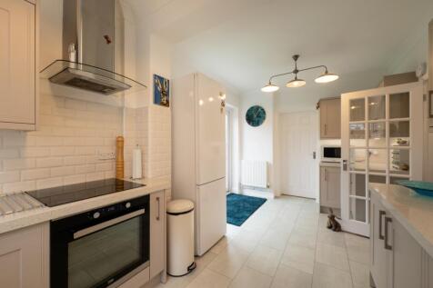 20250117110530 - IMG_2856 - 60 brook lane, IP11 7L