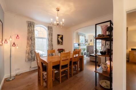 20250117111316 - IMG_2869 - 60 brook lane, IP11 7L