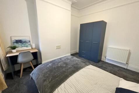 Bedroom 1.jpg