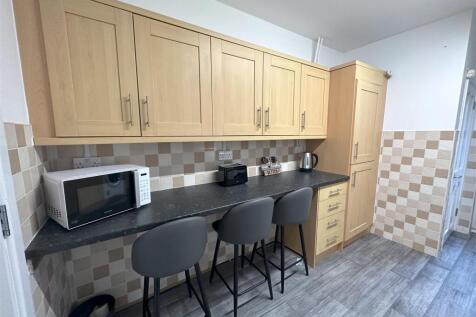 Kitchen 2.jpg