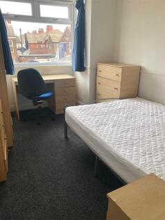 2 Melbourne St Bedroom 2.jpg