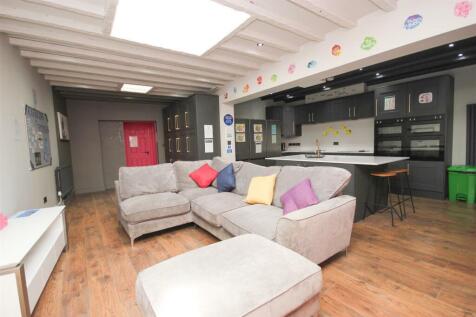 lounge 3.JPG