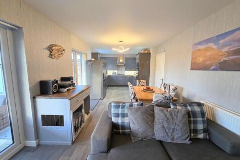 FAMILY KITCHNE/DINER/LIVING