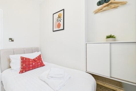 CAM02089G0-PR0495...