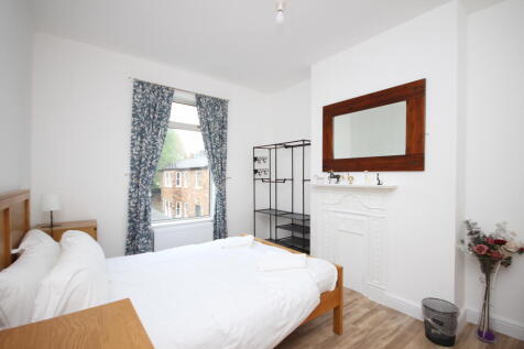 141bedroom2£850.JPG
