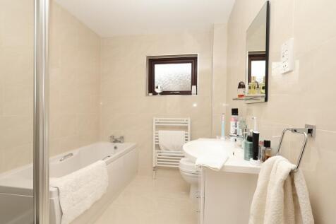 Principal Bedroom En Suite
