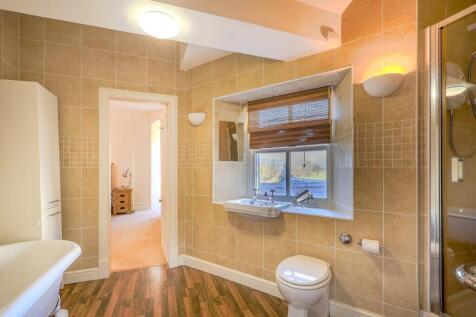 Jack &amp; Jill Ensuite 1