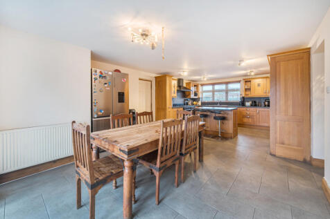 1387290-8-693800e...