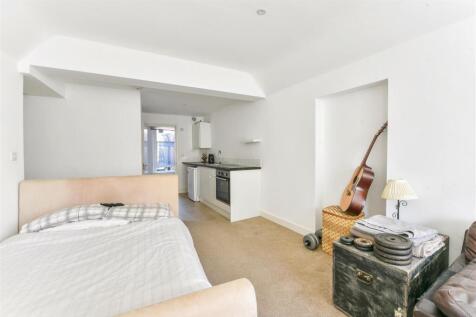 Bedroom / Kitchen