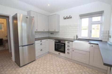 272 High Street, London Colney  (6).JPG