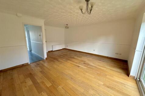 Living/Dining Room: