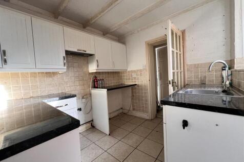 Kitchen: