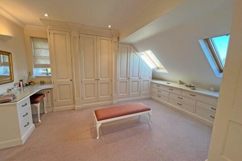 Master Bedroom - Walk In Wardrobe