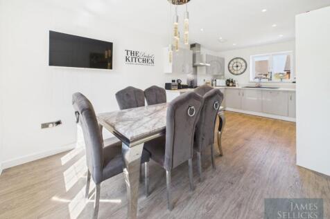 Kitchen Dining Area