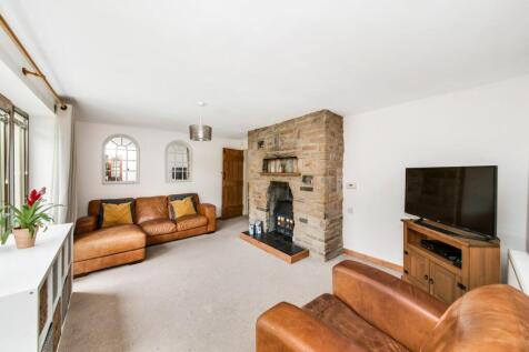 COTTAGE LIVING ROOM