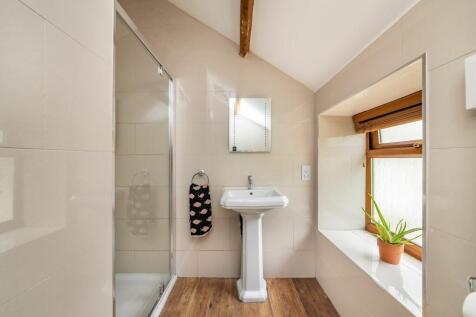 BEDROOM EN SUITE