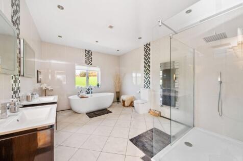 BEDROOM ONE EN-SUITE