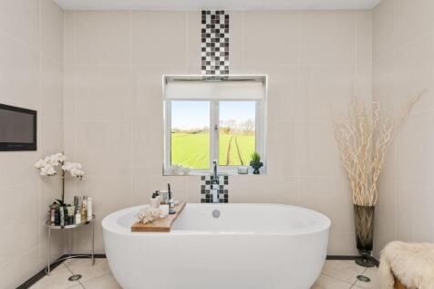 BEDROOM ONE EN-SUITE