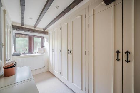 BEDROOM 1 DRESSING ROOM