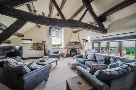 FIRST FLOOR SITTING ROOM