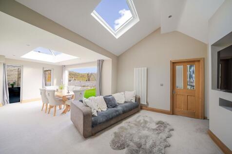 SITTING AND DINING AREA