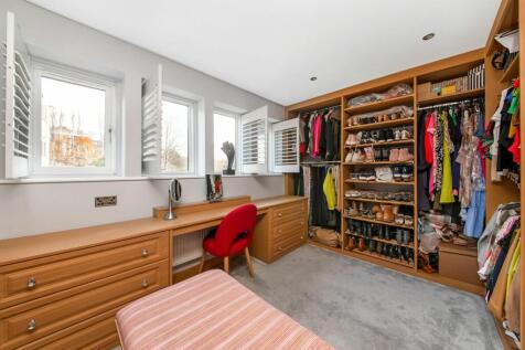 DRESSING ROOM