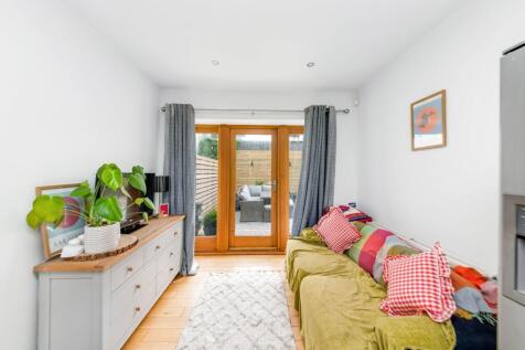 DINING/LIVING KITCHEN