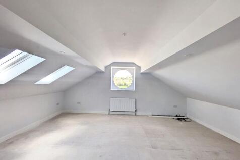 BEDROOM FIVE / SECOND SITTING ROOM