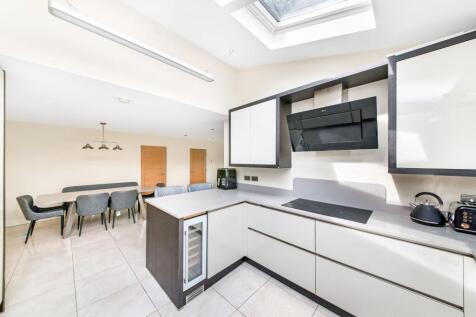 OPEN PLAN DINING KITCHEN