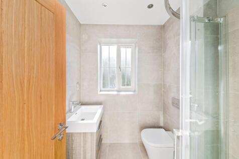 HOUSE SHOWER ROOM