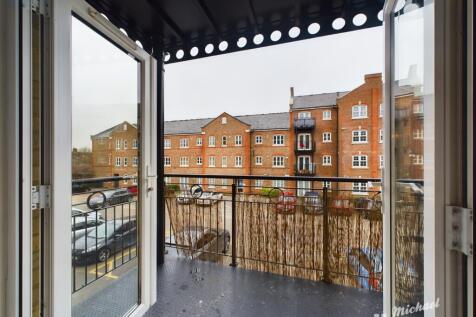 CAM02538G0-PR0160-STILL010