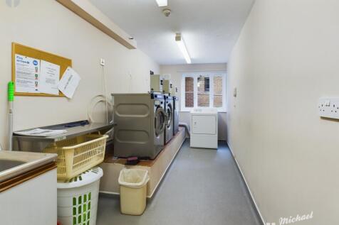 CAM03852G0-PR0080-STILL007