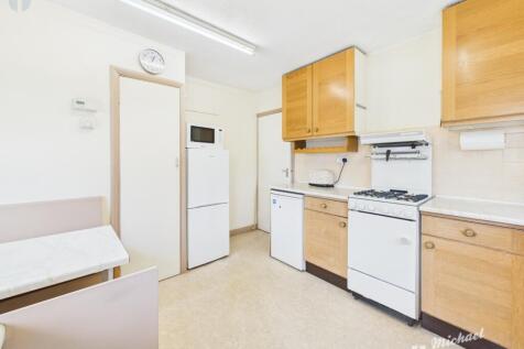 CAM03852G0-PR0205-STILL008
