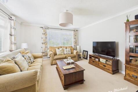 CAM03852G0-PR0243-STILL017