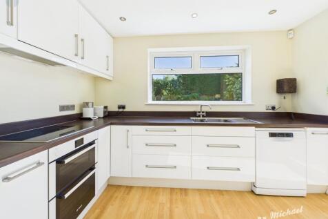 CAM03852G0-PR0243-STILL022