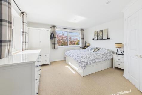 CAM03852G0-PR0243-STILL030