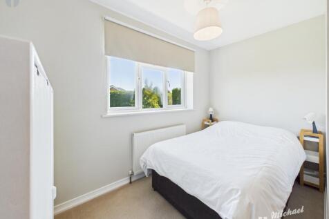 CAM03852G0-PR0243-STILL029