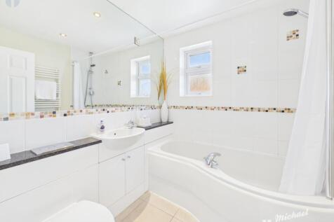 CAM03852G0-PR0243-STILL026