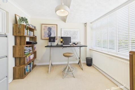 CAM03852G0-PR0243-STILL013