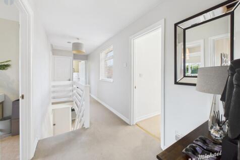 CAM03852G0-PR0243-STILL025