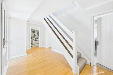 CAM03852G0-PR0243-STILL011