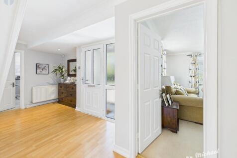 CAM03852G0-PR0243-STILL012