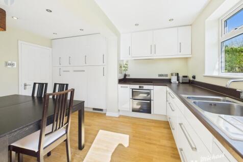 CAM03852G0-PR0243-STILL024