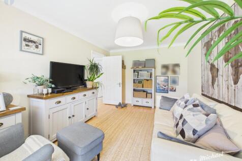 CAM03852G0-PR0243-STILL019